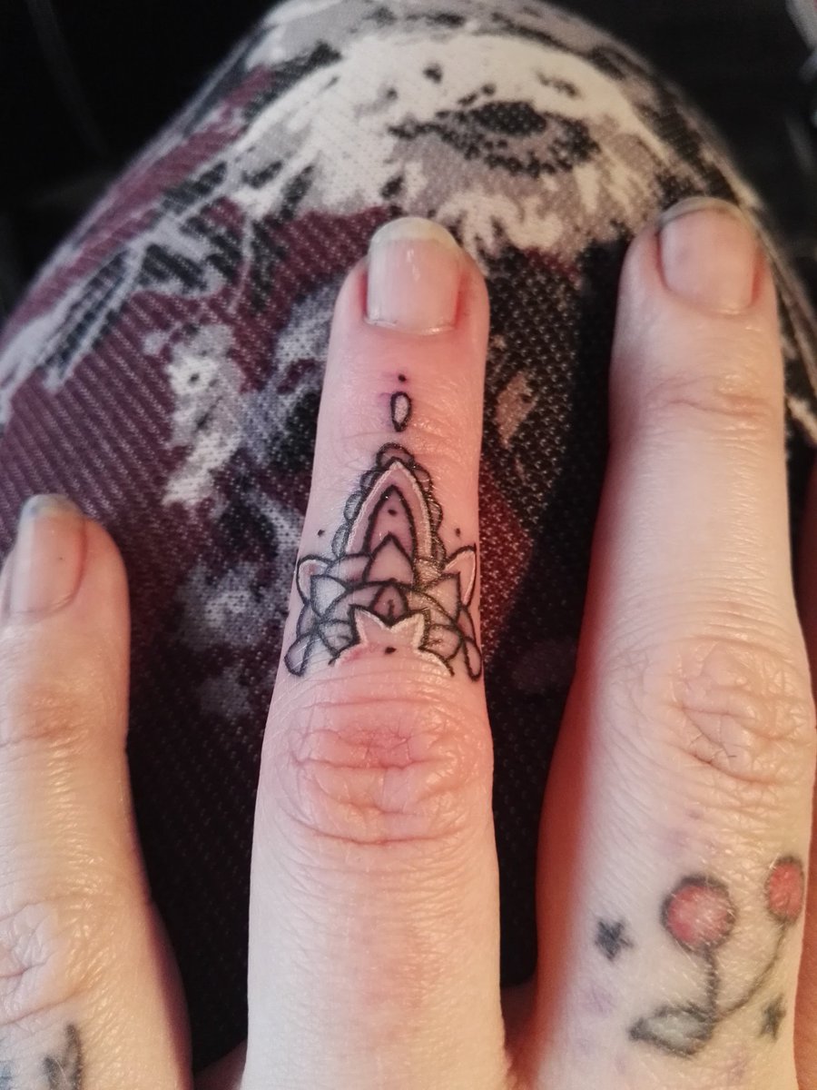 PinUpParlourUk's tweet photo. Done myself a new #fingertattoo yesterday. In love with it but it hurt like a mother!! #tattoo #mandala #cute #tattooartist #design #love https://t.co/nrZOMwocmh
