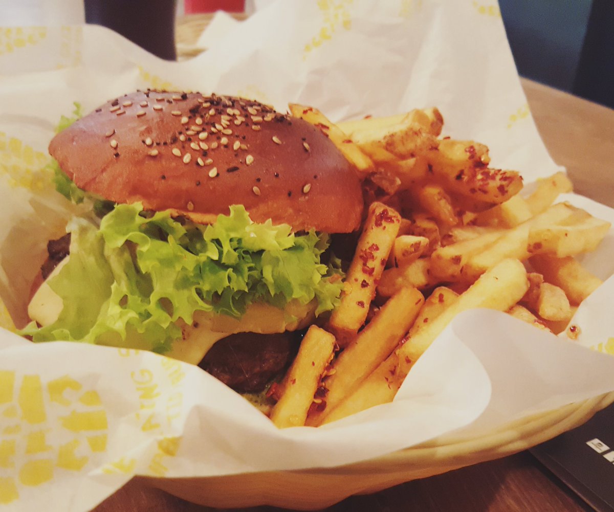Why do <a href="/TheGrazingShed/">The Grazing Shed</a> always set the bar so high?! My sandwich today did not live up to last night's Hula Hula burger at all :( #fdbloggers