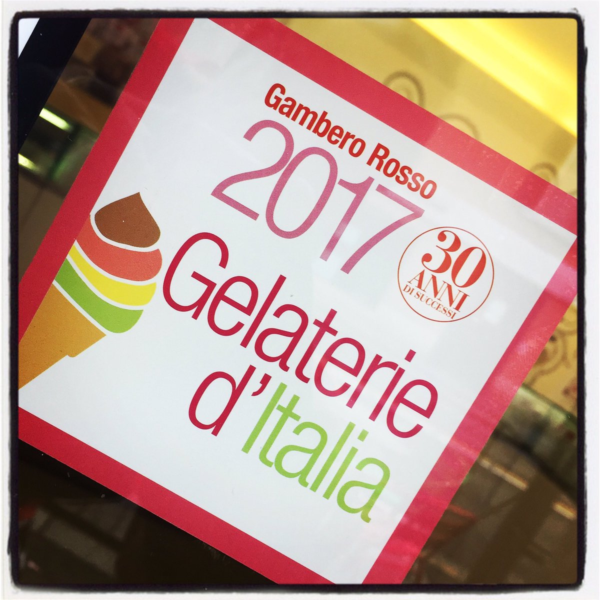 Aldmangiami's tweet photo. È appena arrivato questo adesivo 😃pare che siamo sulla #gamberorosso #gelaterie #bergamo https://t.co/FDL7HRQEDP