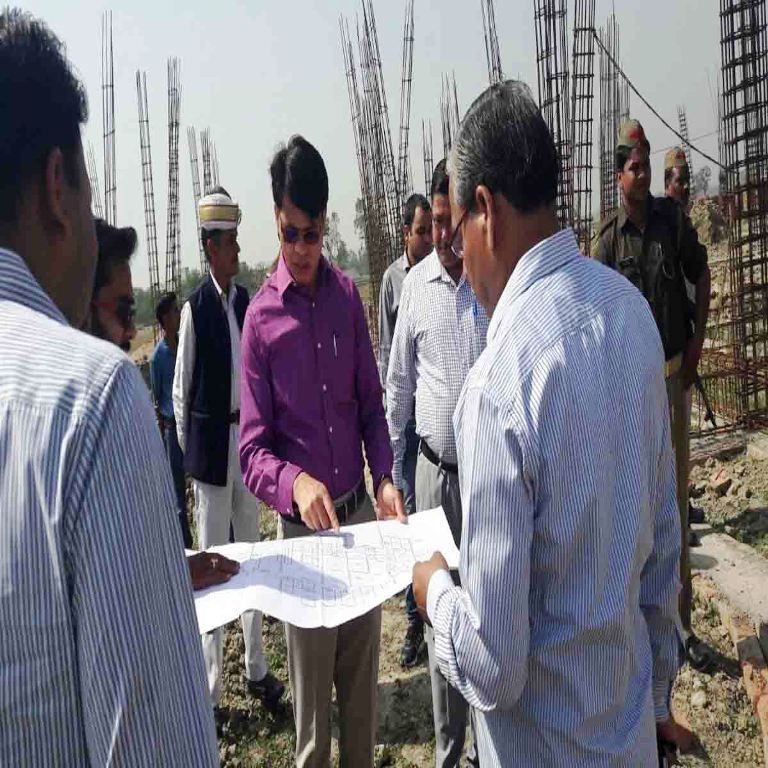 अमेठी।जिलाधिकारी ने कलेक्ट्रेट निर्माण का किया औचक निरीक्षण, 
समय से काम पूरा करने का दिया आदेश fb:sahara jeevan