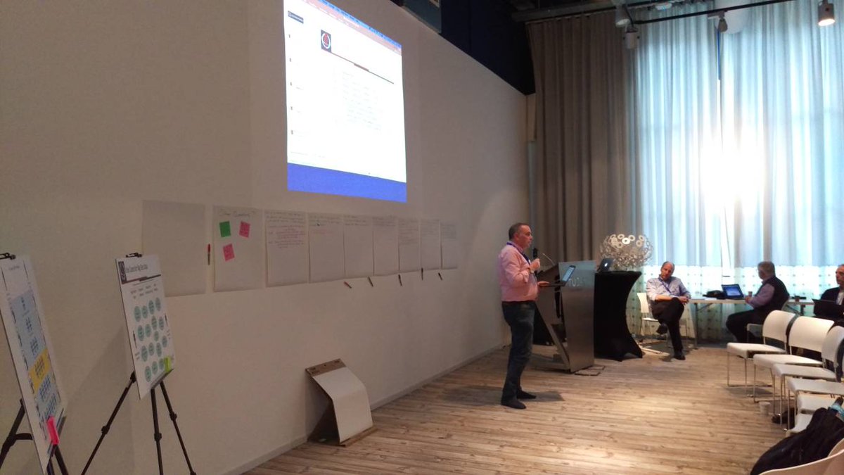 LocationPowers's tweet photo. Wrap up time @philarcher1 summarising the first session of the day #LPBigLinkedGeodata https://t.co/Vg4EwnSnt1