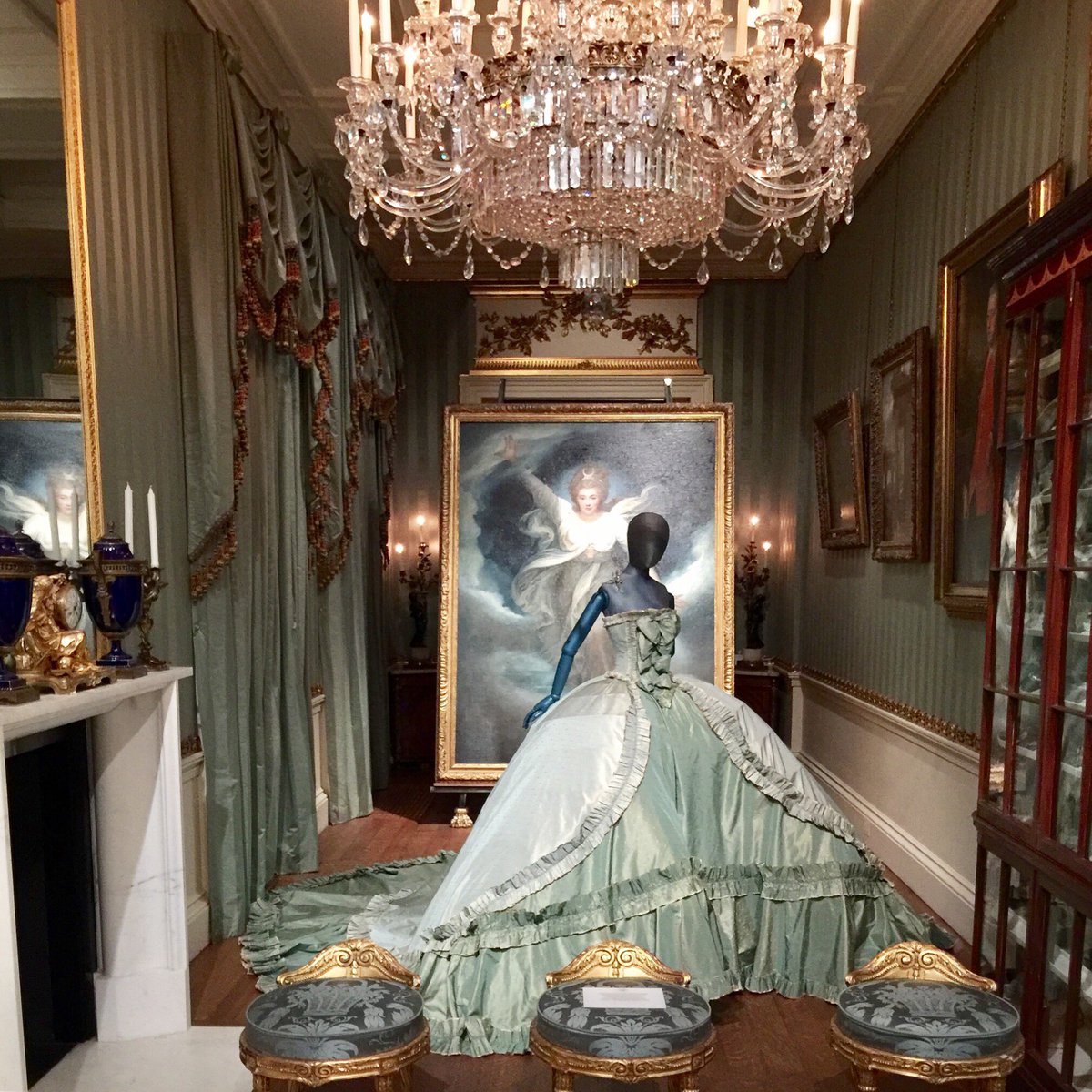 #Chatsworth #HouseStyle preview exhibition. #studiozna lighting