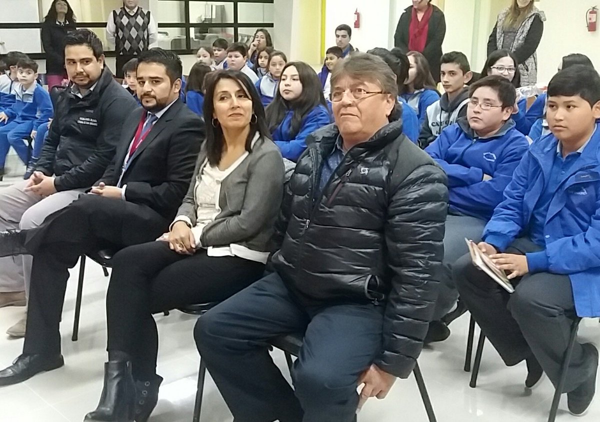 gobmagallanes's tweet photo. Estamos en San Gregorio participando de la elección del 1er Consejo Consultivo de niños/as y adolescentes de la comuna #OPDprovincial https://t.co/UgQxYjXcCG