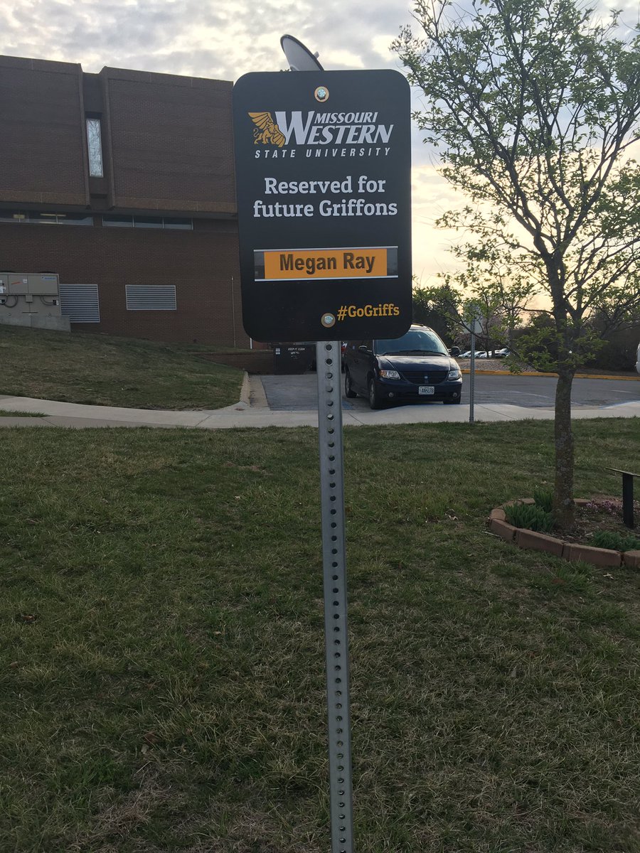 meganekemp23's tweet photo. Had an amazing visit at Missouri Western today! Might be seeing black and gold in my future! #GoGriffs @MWSUAdmissions https://t.co/VYZR3qHGFi
