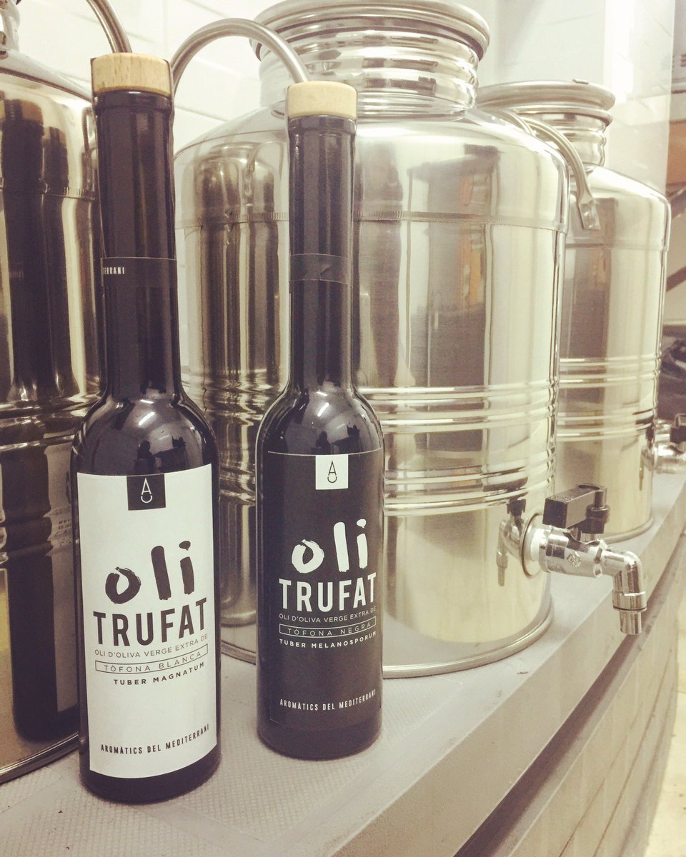 AMediterrani's tweet photo. Work!! Comença el nou lot de oli de tòfona!!! #arm #aromàticsdelmediterrani #oil #mediterrani #bcn #bcnfoodmakers https://t.co/ELXrWPMzui