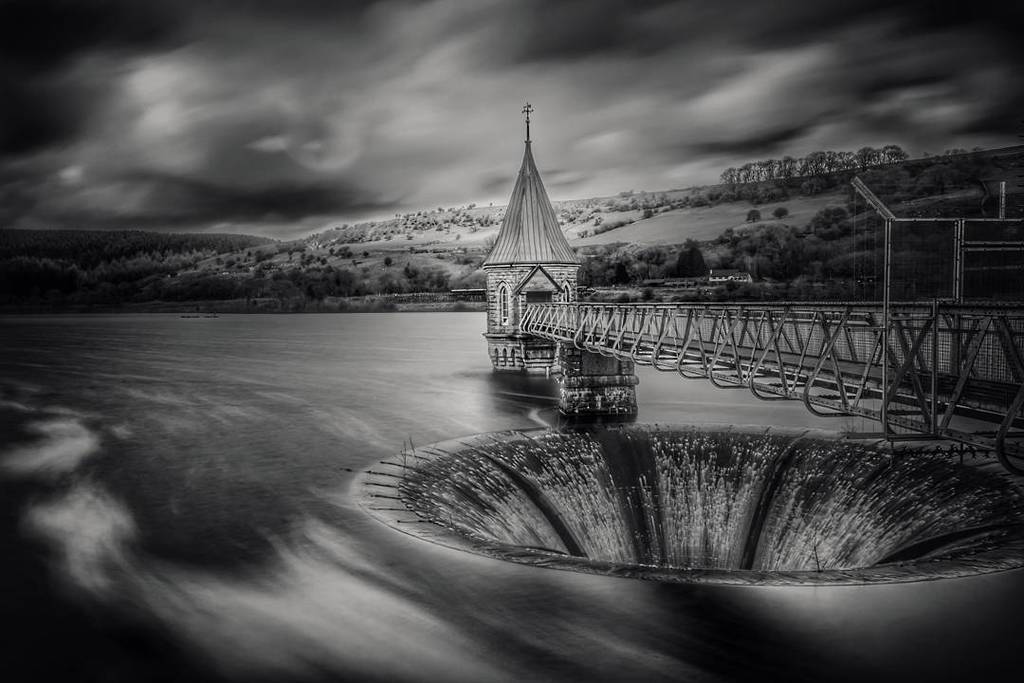 simonmurray28's tweet photo. Pontsticill Reservoir
#findyourepic #lovegreatbritain #photosofbritain #ukpotd #discovergl… https://t.co/ur4oUvj2J1 https://t.co/K14rWe3GcA