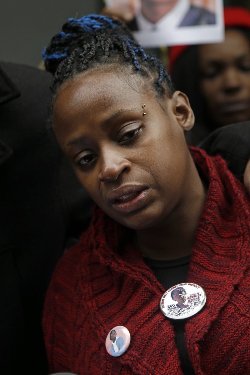 fotogAP's tweet photo. Family for Quanice Hayes asks for federal investigation into his shooting death. https://t.co/WBzVpkVZOz