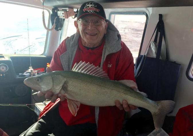 Crazy Jigging Rap catch, #Walleye swims 500 miles, River #fishing right now #icefishing conta.cc/2nCT3sG