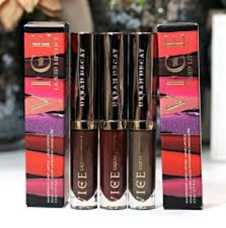 makeup_stores's tweet image. Hermosos los lispticks liquid Vince de @UrbanDecay exquisito para un #felizmiercoles #woman #maquillaje 😍💋💄