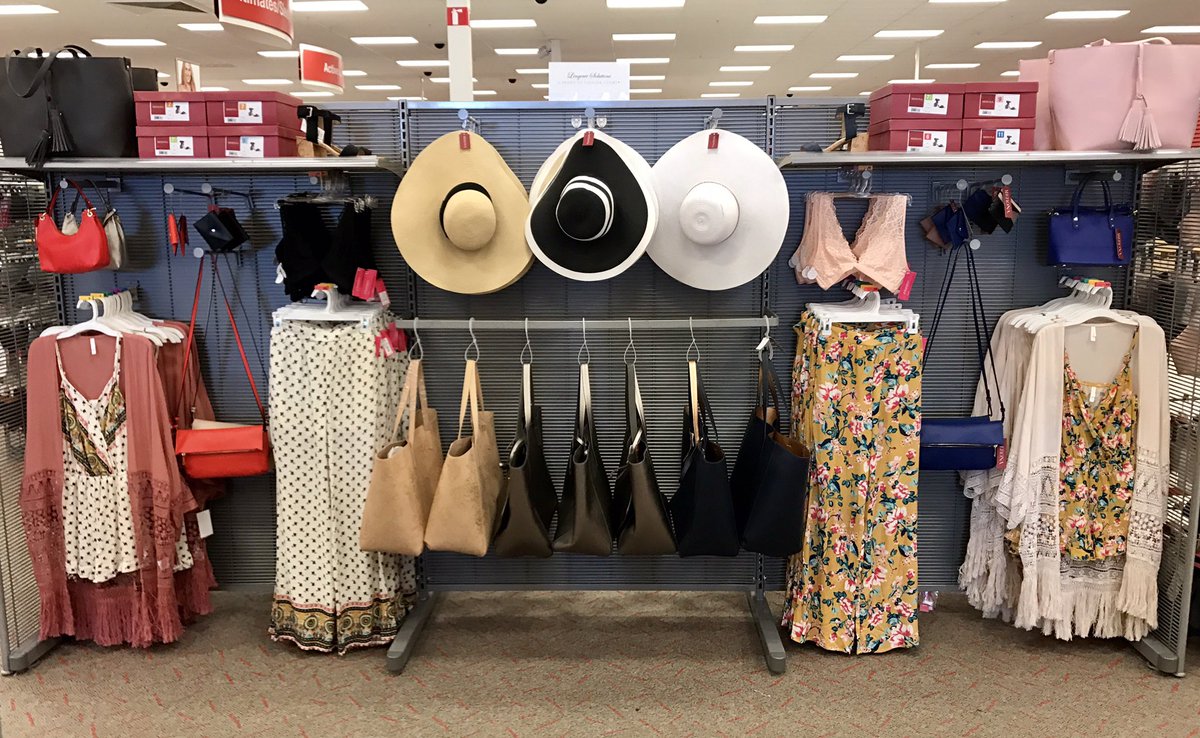Florals and bright accessories perfect for spring 🌺🌷🌸🌼<a href="/JayYezzi/">Jay Yezzi</a> #TargetStyle #VisualMerchandising #D417 #T2337