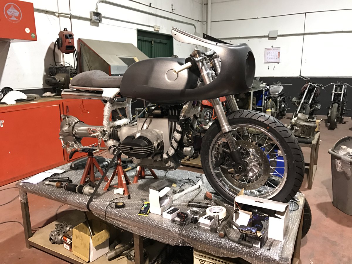 MotoMadrid's tweet photo. De nuevo @caferacermadrid estará en el Concurso de #ConstructoresMM. Aquí tenemos un adelanto de su CRM#26# que veremos en #MotoMadrid17 https://t.co/D5xX1H1oFY
