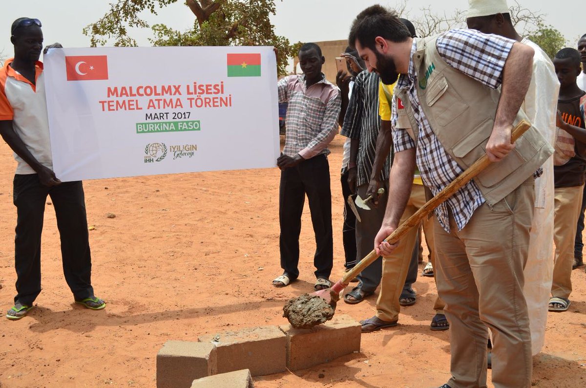 Burkino Faso'da yapılacak olan MALCOLMX Lisesi'nin temeli bugün atıldı. Elhamdülillah 😊
#YDG2017 #İHH