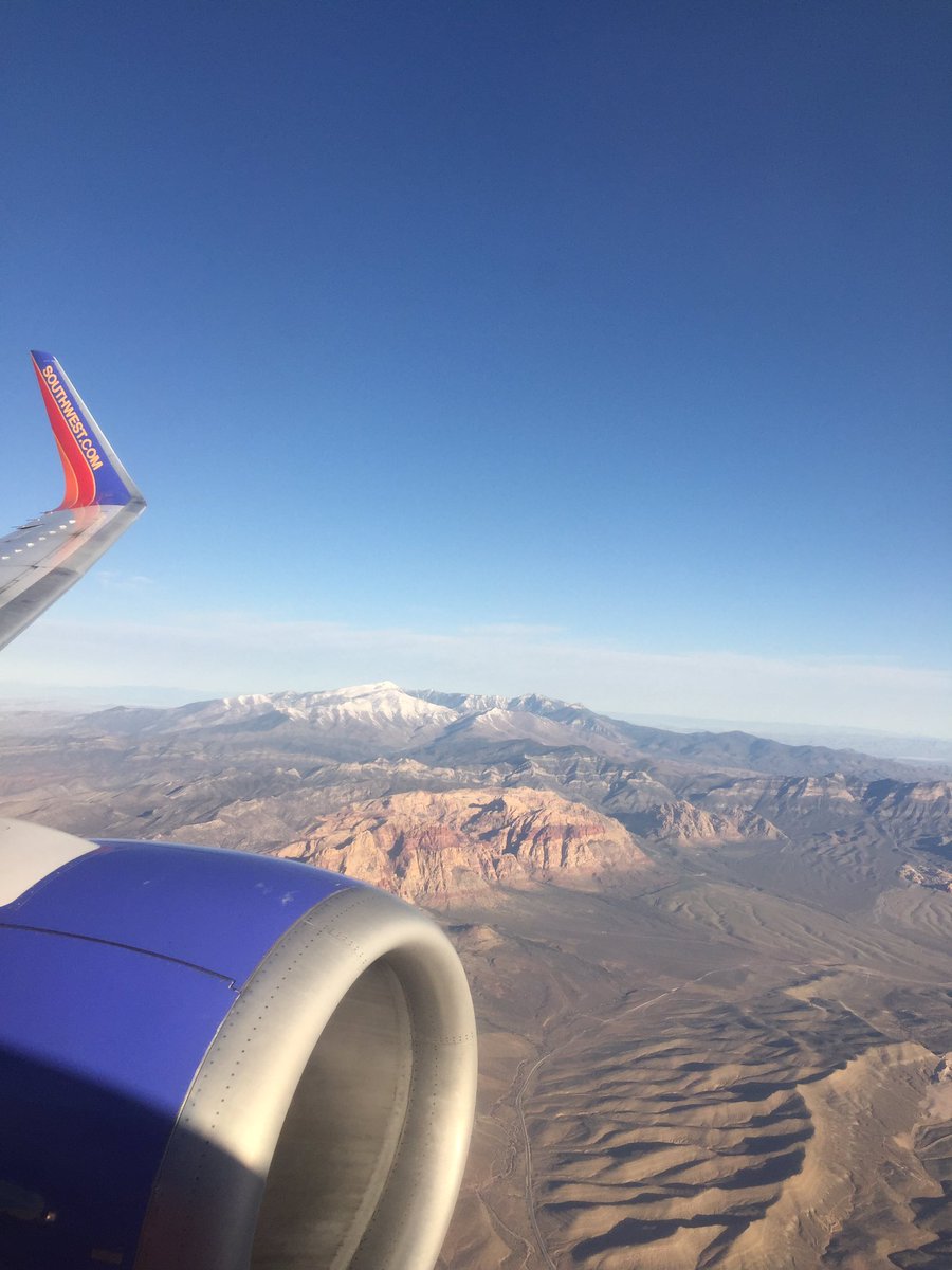 dannyheidtke's tweet photo. Smooth flying @SouthwestAir  &amp; a beautiful morning over #RedRock #Vegas https://t.co/Bqe8cTJsOA