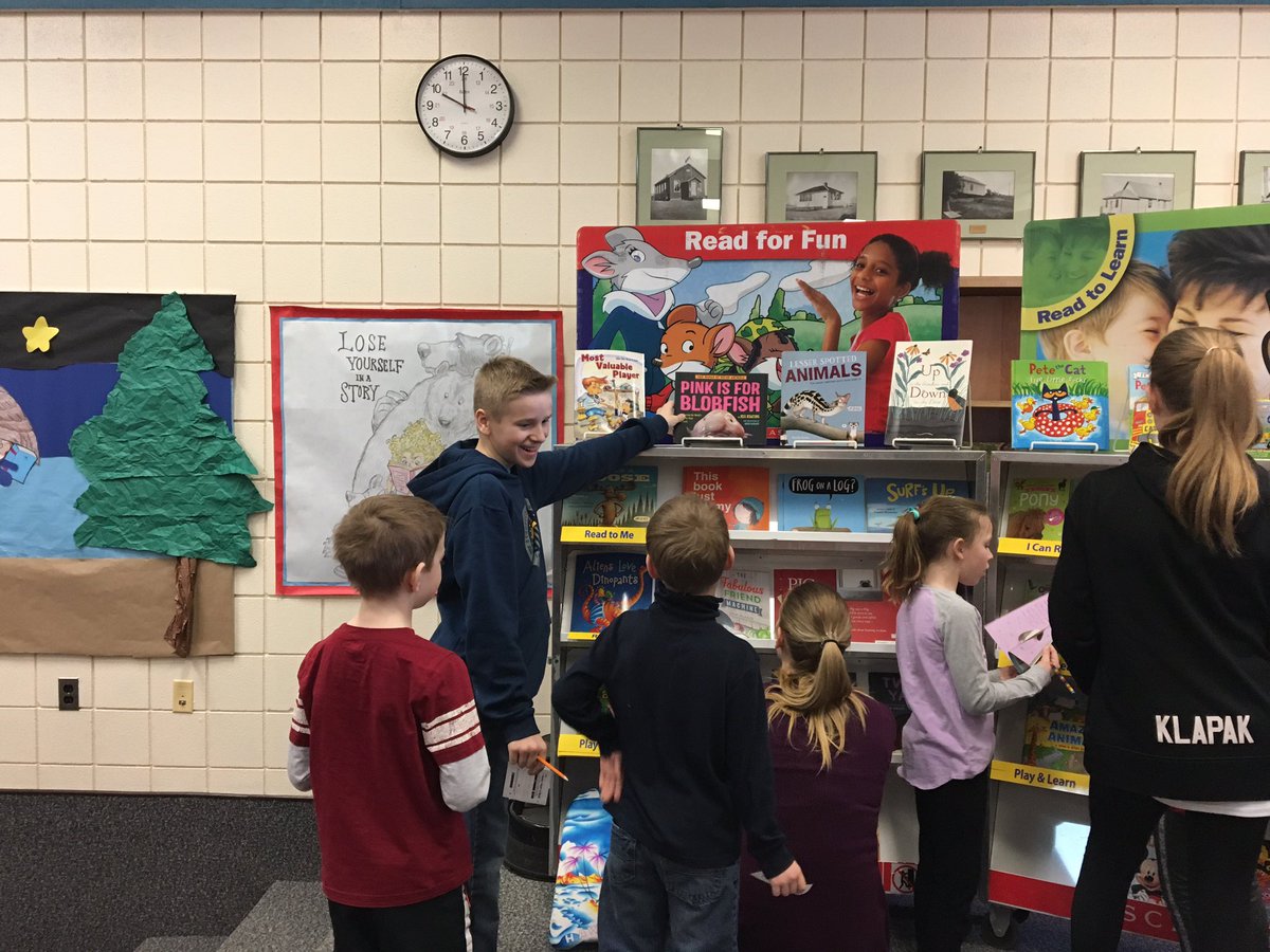 jeniverena's tweet photo. Camp Read S'more at Lanigan Elementary School is so excited for this amazing Book Fair! @laniganelemsch @debbiefick98 https://t.co/rkPmsplHW7