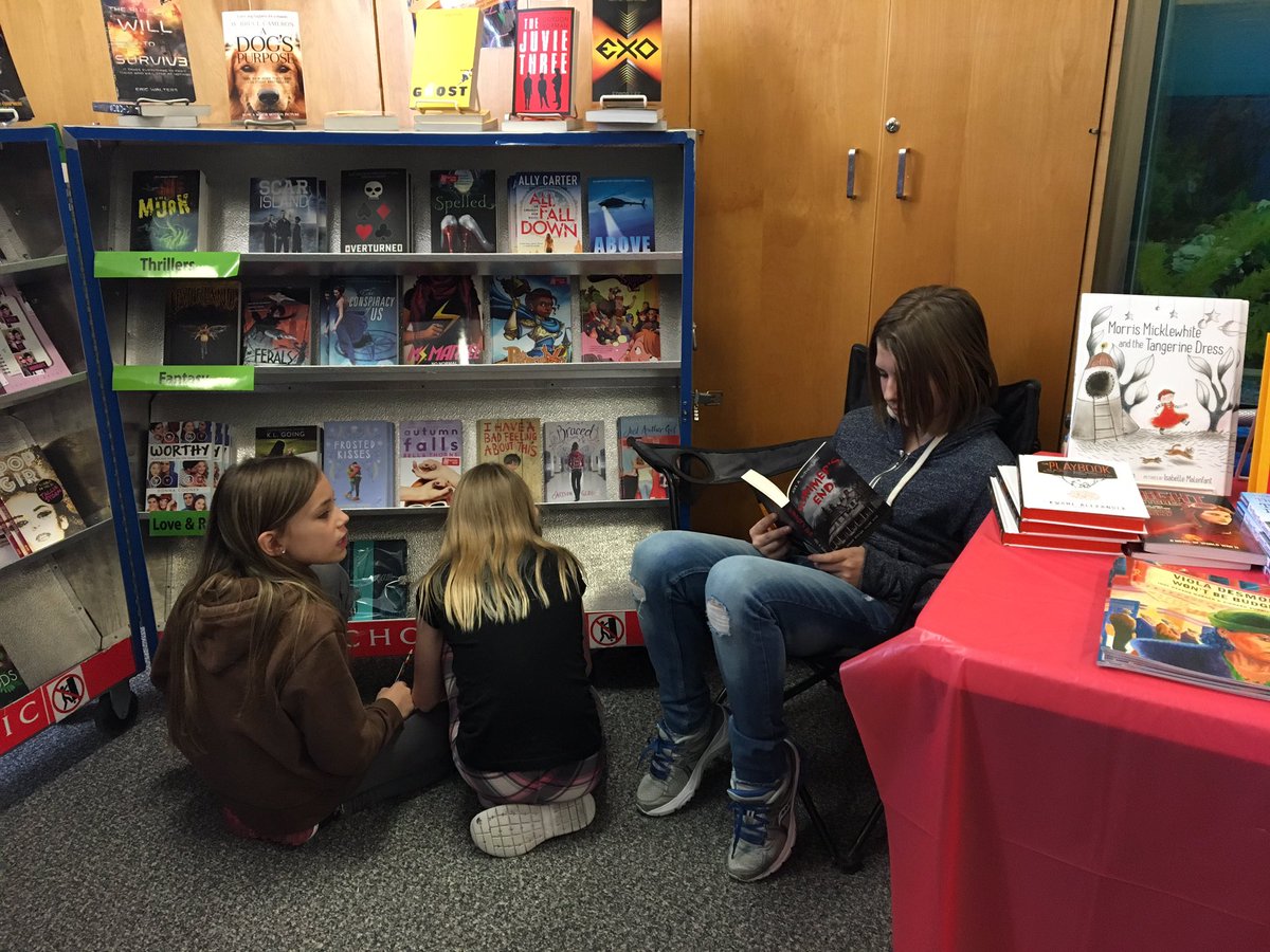 jeniverena's tweet photo. Camp Read S'more at Lanigan Elementary School is so excited for this amazing Book Fair! @laniganelemsch @debbiefick98 https://t.co/rkPmsplHW7