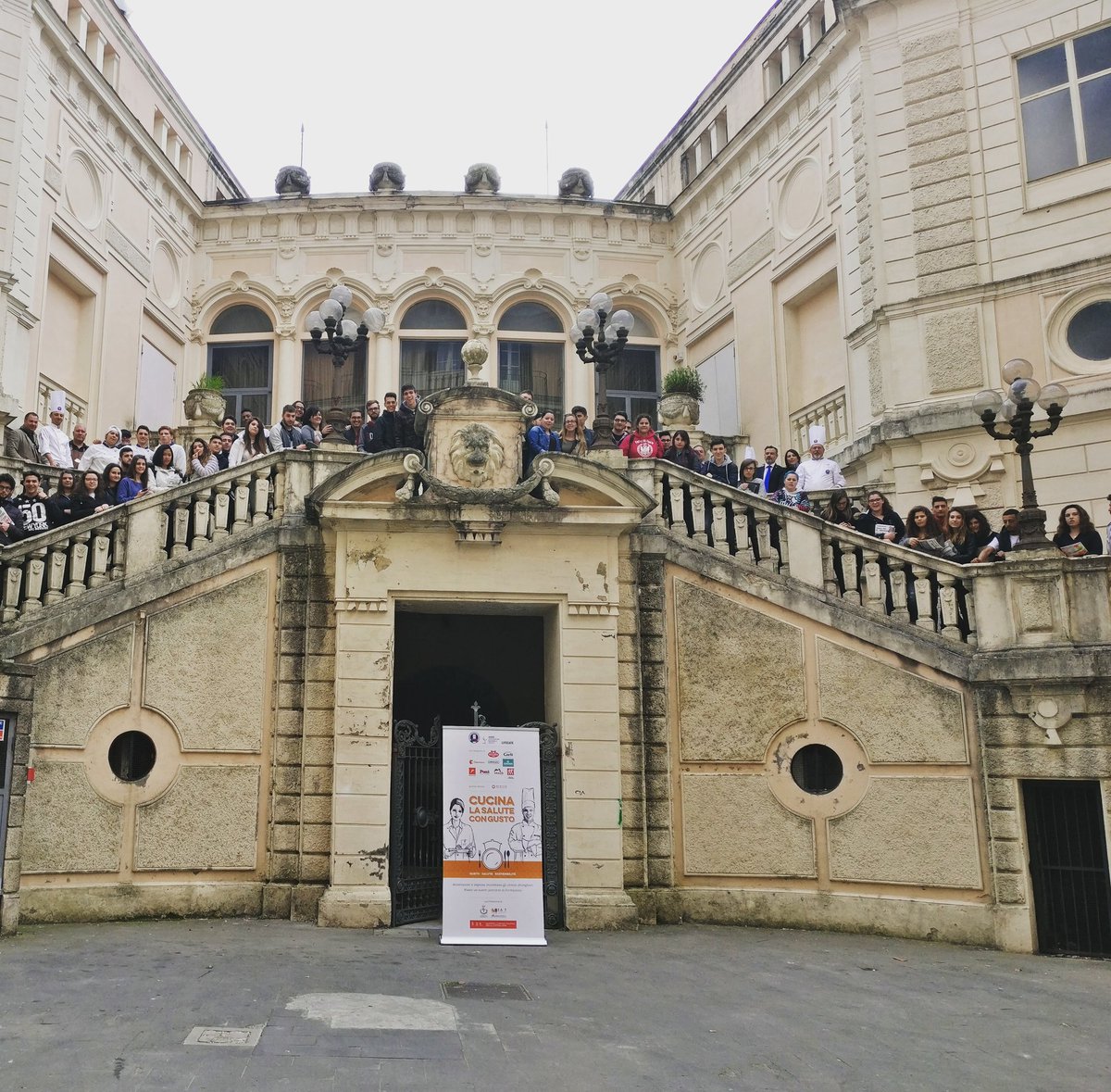 APCI_Chef_'s tweet image. Scatto conclusivo dall&apos;istituto Alberghiero Buonarroti di Fiuggi #cucinasalutecongusto #APCI #Andid #Lifegate #Gusto #Salute #Sostenibilità