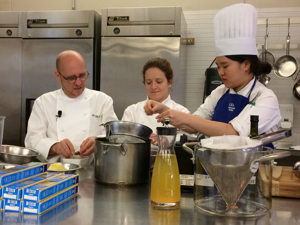 <a href="/BeckHeinz/">Heinz Beck</a> with students @GBCollege... What an experience for the students!!! 🙏🙏🙏