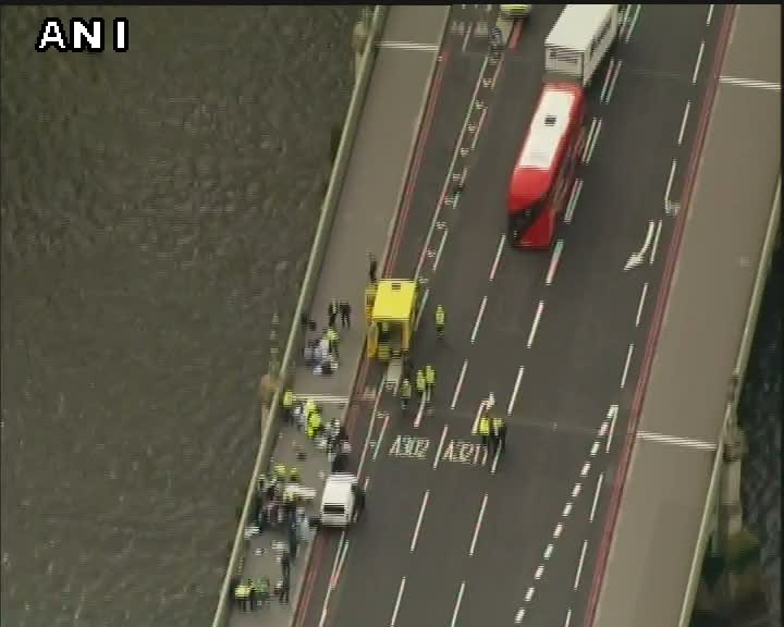 ANI's tweet photo. Deputy speaker announces that UK Houses of Parliament suspended after shooting incident (visuals from Westminster Bridge) #London https://t.co/9JoFCI78Uj