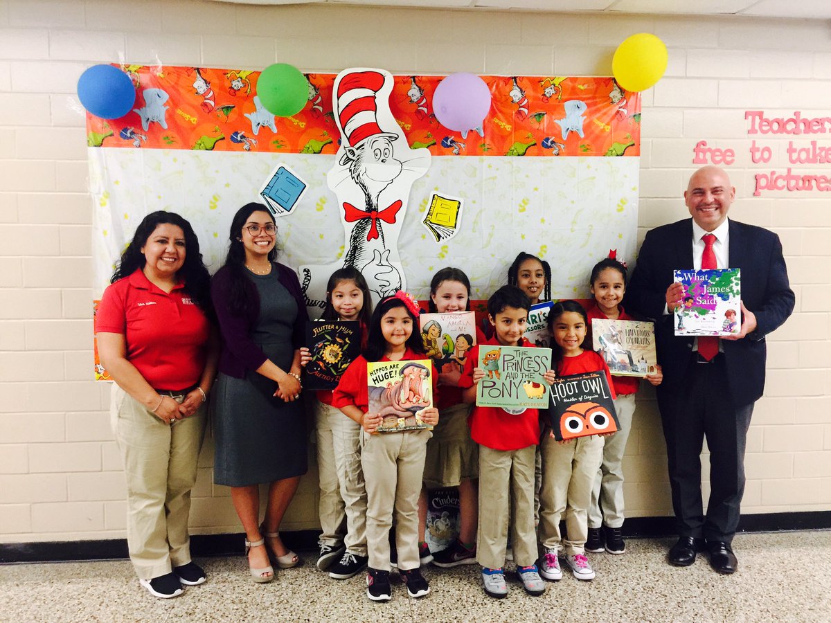 SuttonES_HISD's tweet image. Best of luck to our K-2 Name That Book team!!! 📚#teamwork #SuttonRocks @HoustonISD @WeTeachHISD @MolinaMmolina1