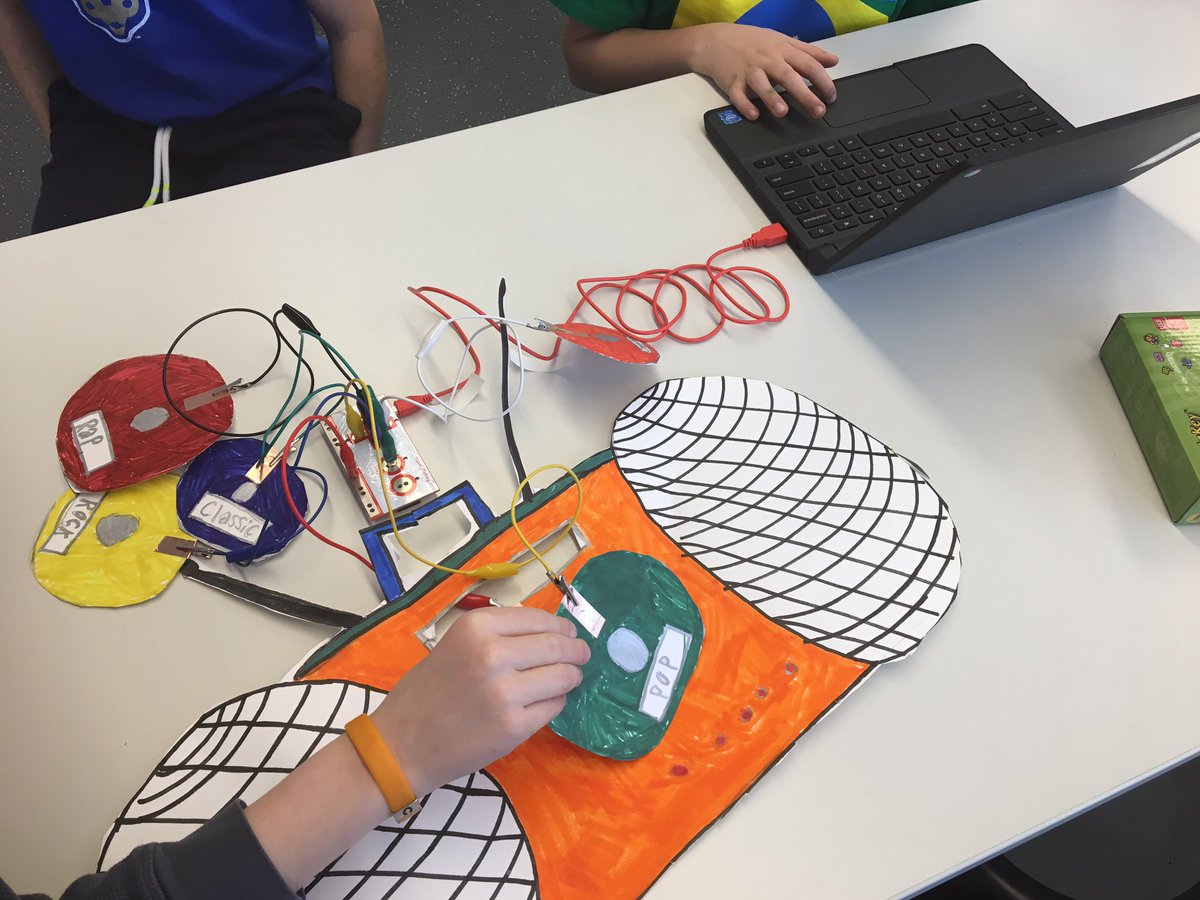 ExploreCentral's tweet photo. 4th graders coding with @scratch and creating their @makeymakey musical instruments! #explorecentral https://t.co/ketF1DwKOq