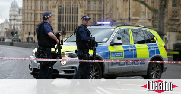 libe's tweet photo. La police de Londres évoque une attaque terroriste contre le Parlement https://t.co/htLoyePBZH https://t.co/XSfclAWUj3