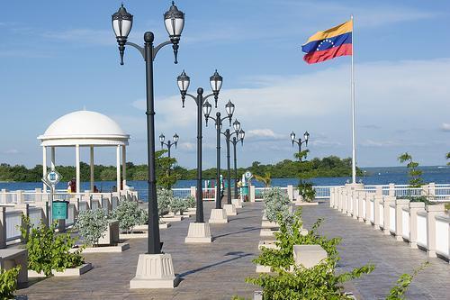 gcdimartino's tweet photo. @ccolBa Si me dan la oportunidad, acabo con  Eveling y vuelvo a convertir a Maracaibo en la Primera Ciudad de Venezuela @NicolasMaduro https://t.co/MvG6hNYzUO