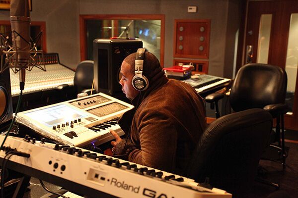 Timbaland's tweet photo. Hard work = RESULTS. #musicislife https://t.co/LZoeJdNuGU