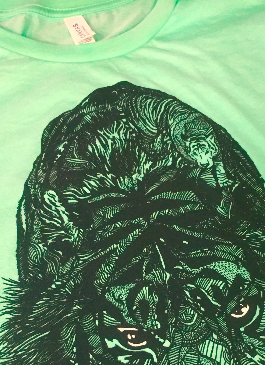 Intricate detail on <a href="/BellaCanvasLA/">BELLA+CANVAS</a> tri-blend #t-shirtprinters #london #GraphicDesign