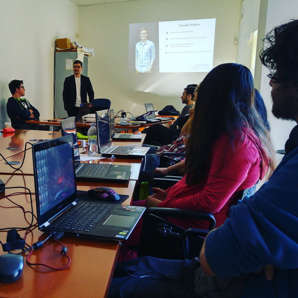 projectlava's tweet photo. Partiti con il corso di Web e Comunicazione Digitale a cura di @claudiofallica #CreazioniGiovani #GiovaniTalenti https://t.co/6XrfxG7reY