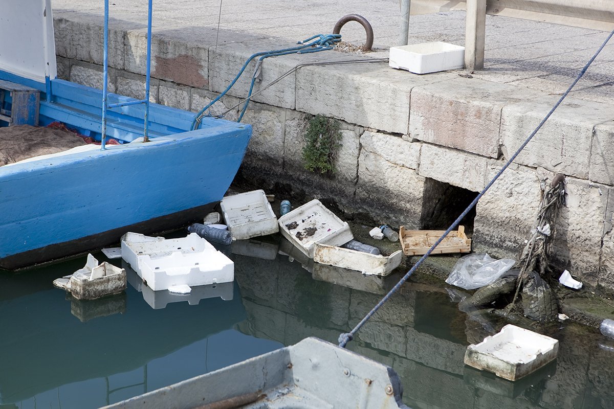 Vandaag, 22 maart #wereldwaterdag. Afval in water dumpen maakt aandacht voor schoon water nodig. #afvalwater. ow.ly/KdQc30a93Hf