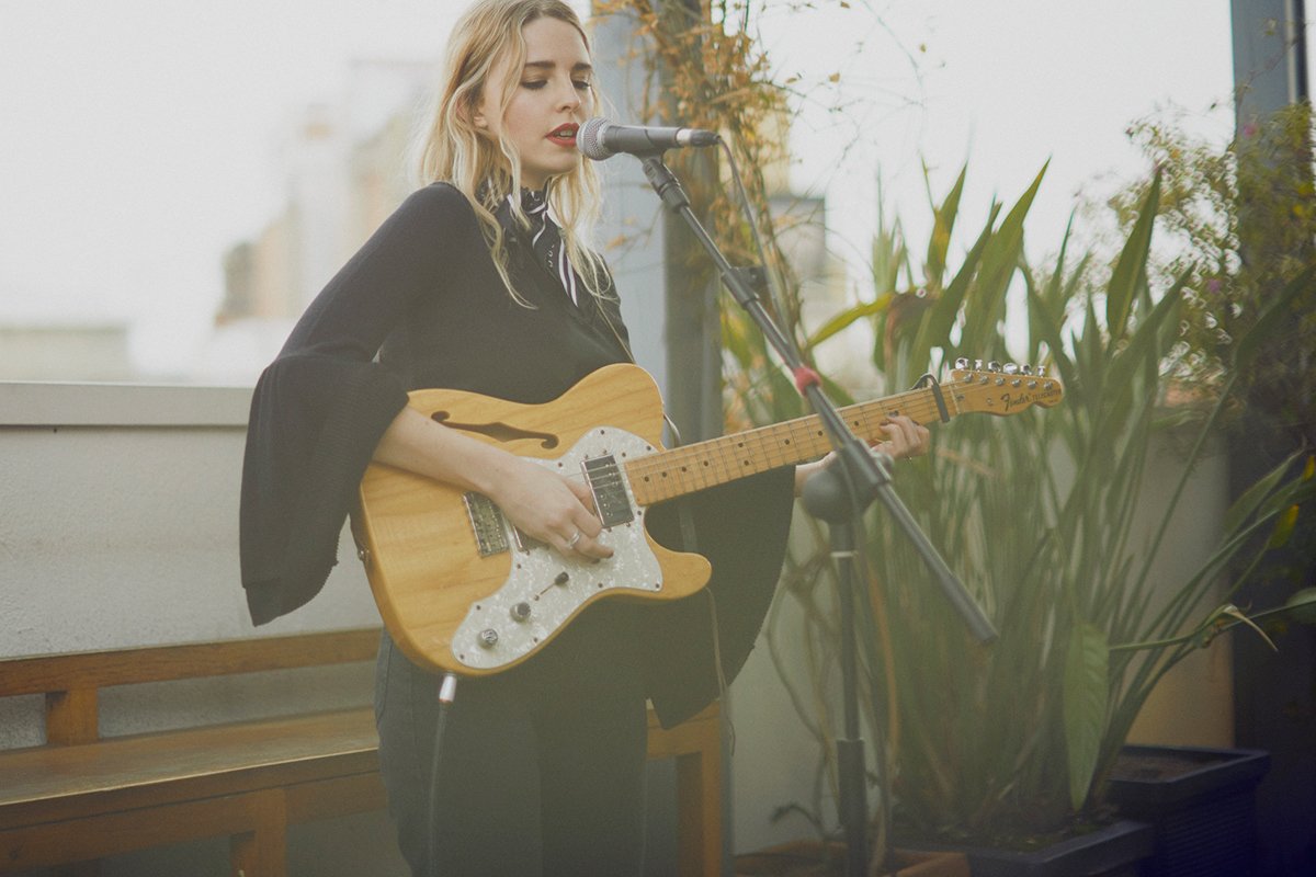 VEINmagazine's tweet image. Hablamos con la artista británica @ClassicLaurel imagen de la primera colección de beauty de @Bershka #BershkaBeauty vein.es/beauty-by-bers…