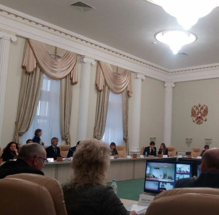 На встрече с губернатором определяют стратегию предупреждения подростковых суицидов.