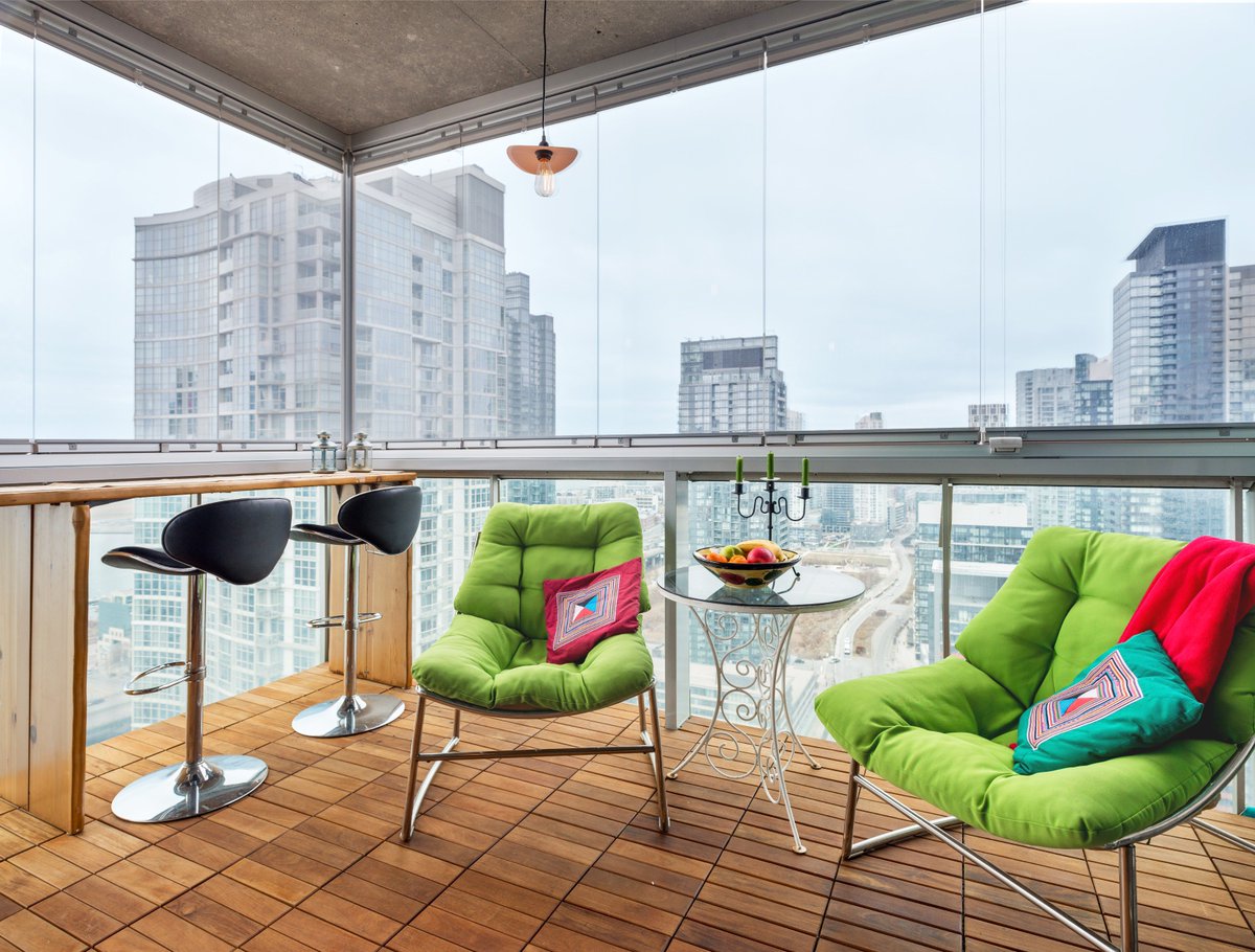 65% of BC residents are looking for a private outdoor space when they hunt for a home or condo: rew.ca/news/what-are-…