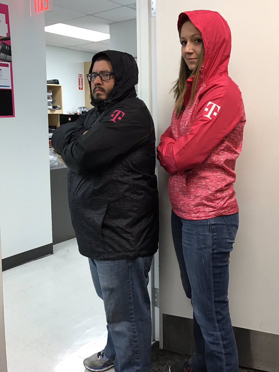 janeen_r1314's tweet photo. @ElMiggi &amp; @VeeMiller11 are serious about training at Somerville MLC. Thanks @Starandzipper for their cool new threads https://t.co/jkvUM1mYIB