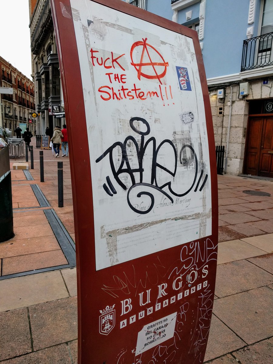 destrozaBURGOS's tweet photo. Catedral, Capitanía, Casa del Cordón..., ¿información? Noooooo

¡Para eso han quedado los paneles turísticos, para un apocalipsis zombie! https://t.co/XFfgU2YxjN