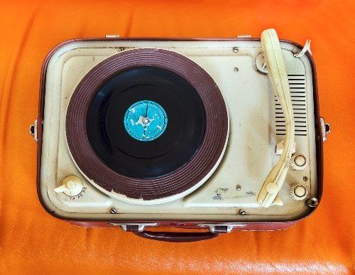 FluentUGerman's tweet photo. 12 Addictive German Audio Dramas That Will Boost Your Listening Skills - https://t.co/YJNEtKFozo https://t.co/GStLcDTQR1