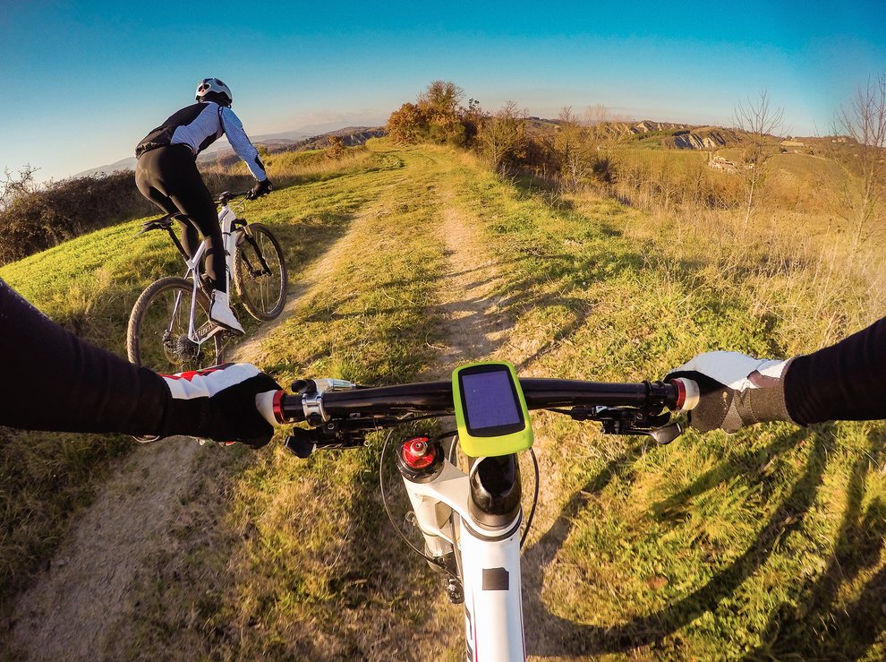 AMontecatini's tweet photo. Parapendio da Monsummano Alto, passeggiate sul dorso di un cavallo, pedalate in bicicletta e molto altro per questa II #OpenWeek 😎 https://t.co/KB7sO7ummM