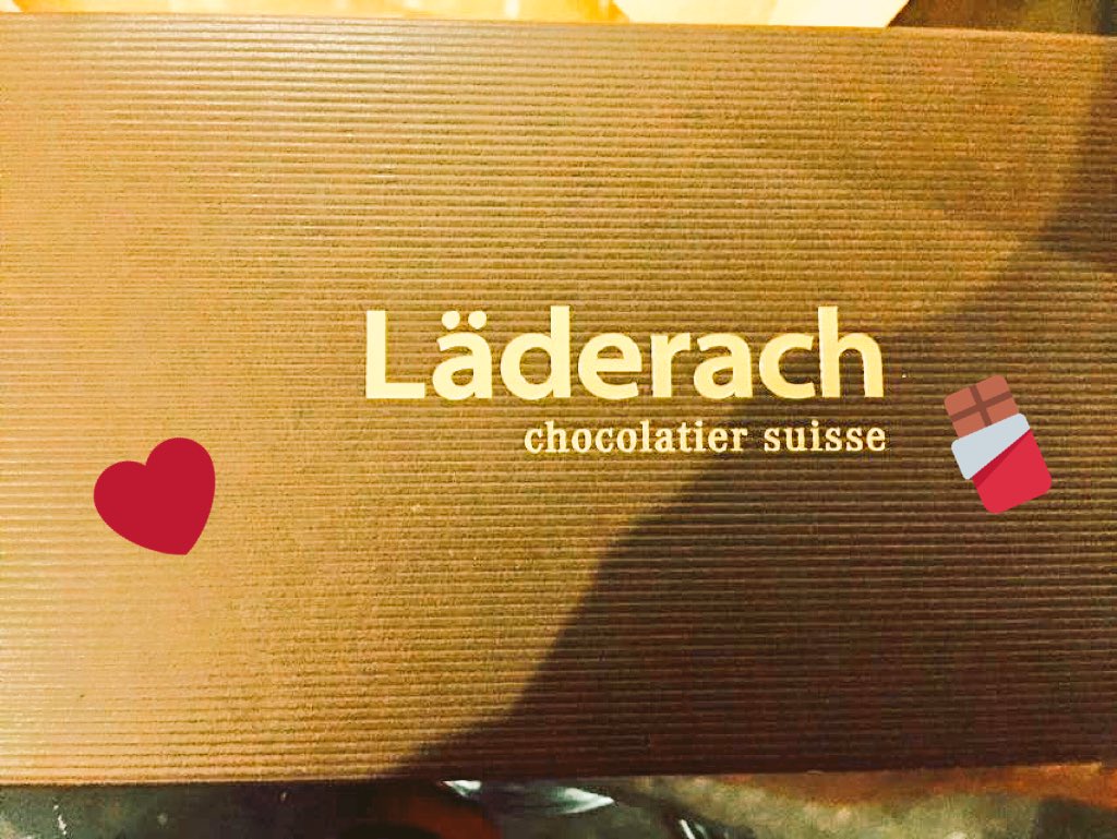 LeonaTuTing's tweet photo. #Laderach #chocolates ✅🥂🍫🍫🍫＼(＞０＜)／　a perfect gift for the season kkk ʕ๑•ɷ•๑ʔ  Yay ✌🏻🤘🏻✨ https://t.co/MzoF37zYIv
