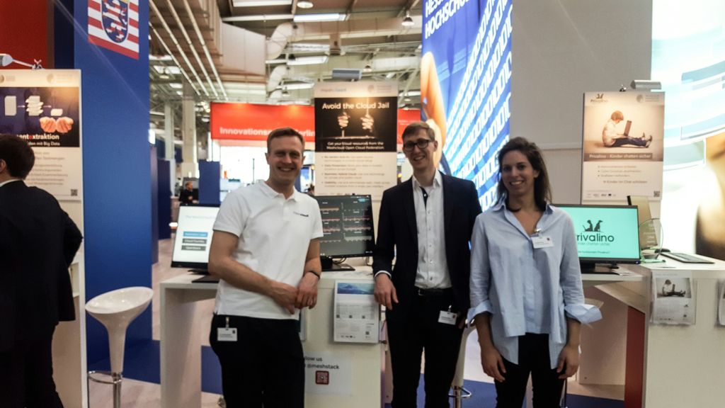 meshstack's tweet image. A good day CeBIT day 3! Today with a bigger team. #tudarmstadt #Meshcloud #cebit17 #novendorlockin in #cloudcomputing