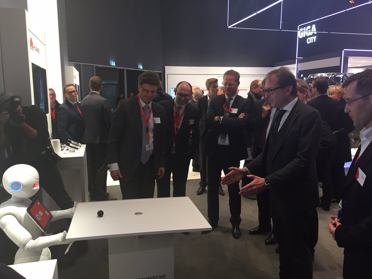 5G Lab Germany (@5g_lab) on Twitter photo TU Dresden's robotics demonstrator shows real-time steering and control with #5G @BMVI <a href="/SachsenDe/">Sächsische Staatskanzlei</a> <a href="/tudresden_de/">TU Dresden</a> TU Dresden's robotics demonstrator shows real-time steering and control with #5G @BMVI <a href="/SachsenDe/">Sächsische Staatskanzlei</a> <a href="/tudresden_de/">TU Dresden</a>