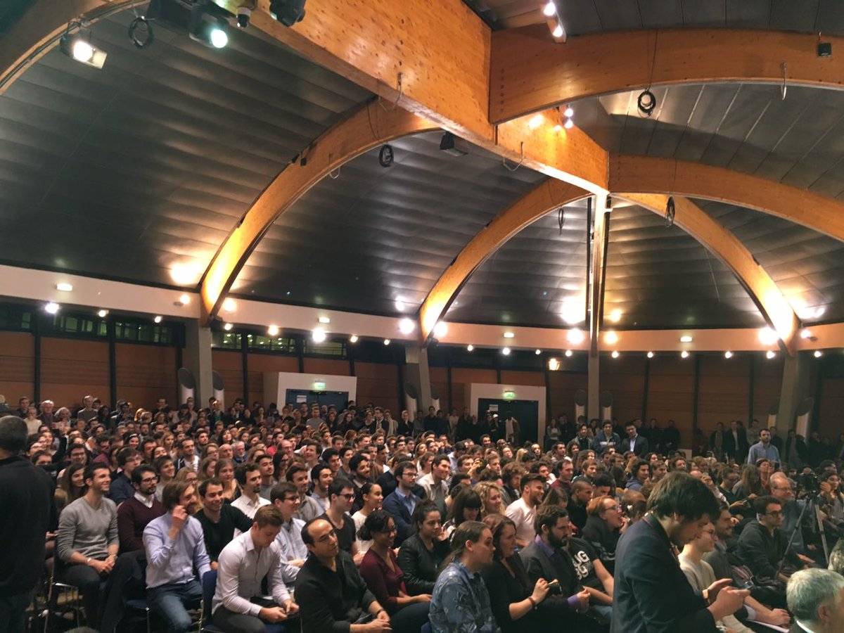 JLMelenchon's tweet photo. 1500 personnes pour #lesmardis à l'ESSEC ce soir ! https://t.co/H6Z0xvEial