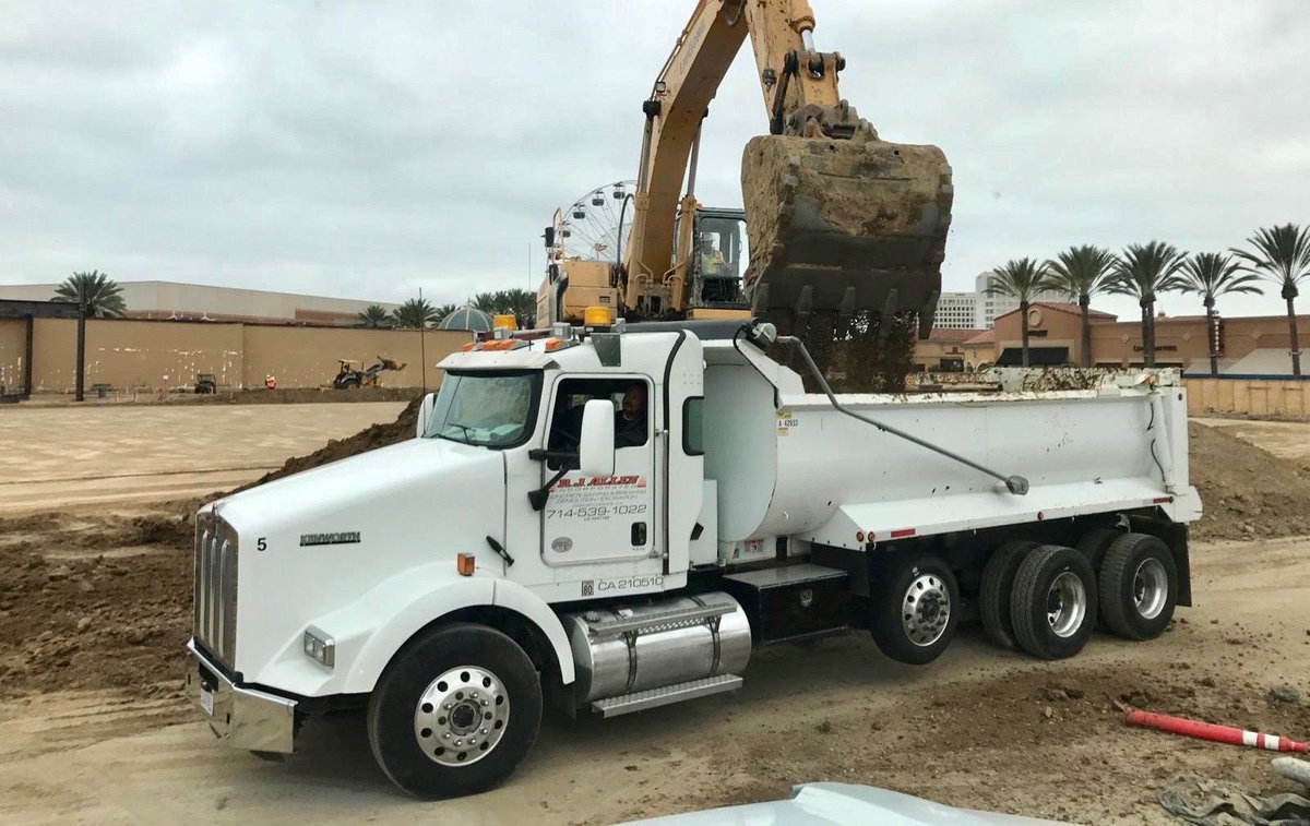 #Jobsite loading and #haulingdirt
