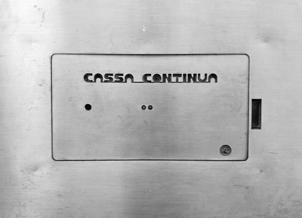 CaroScr's tweet photo. Engraved on an ATM: Cassa continua #Naples #typography #typelover #signs https://t.co/LHDIhn0eGy