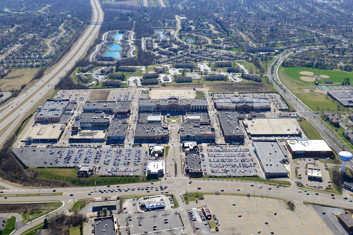 The_Greene's tweet photo. Pretty cool overhead shot of the Greene! #theplacetobe #theplacetoshop https://t.co/QOO8hZNoRd