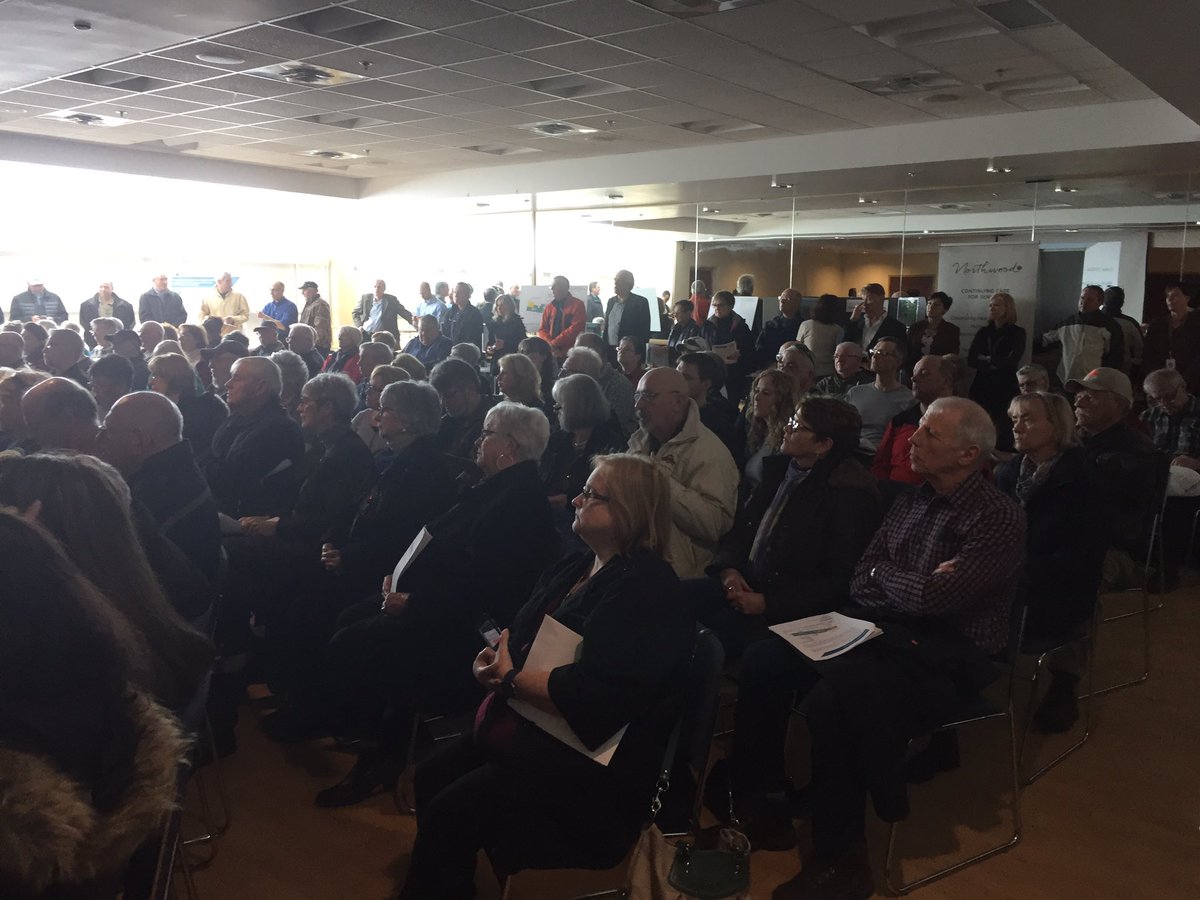 ReprtrPatHealey's tweet photo. Attending the afternoon session on the Carr Farm property proposal at Snow Centre. Thought it b small lol. It's a full house #FallRiverNS https://t.co/15U4Zsjt9B