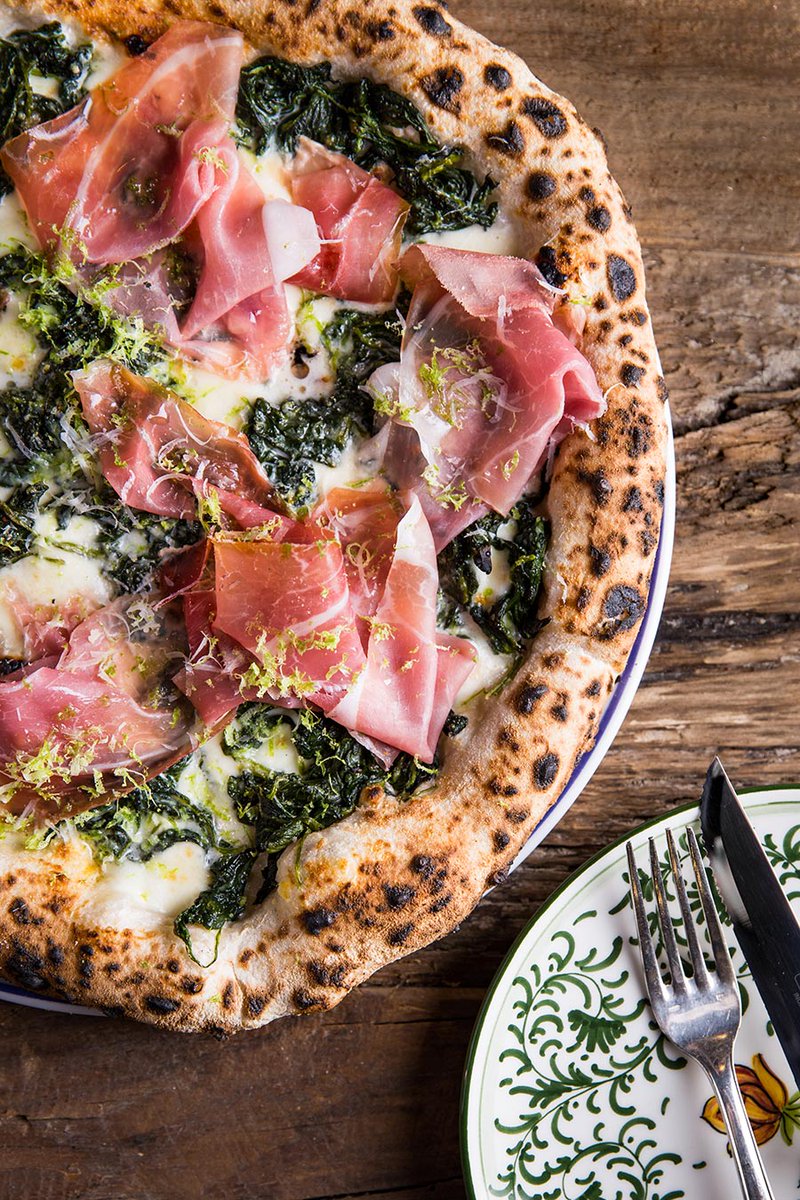 BarsParis's tweet photo. La Pizzeria Popolare rencontre un véritable succès avec leurs pizzas à partir de 5 euros ! Courrez-y ! #barsparis https://t.co/ZkYRAYjd3v
