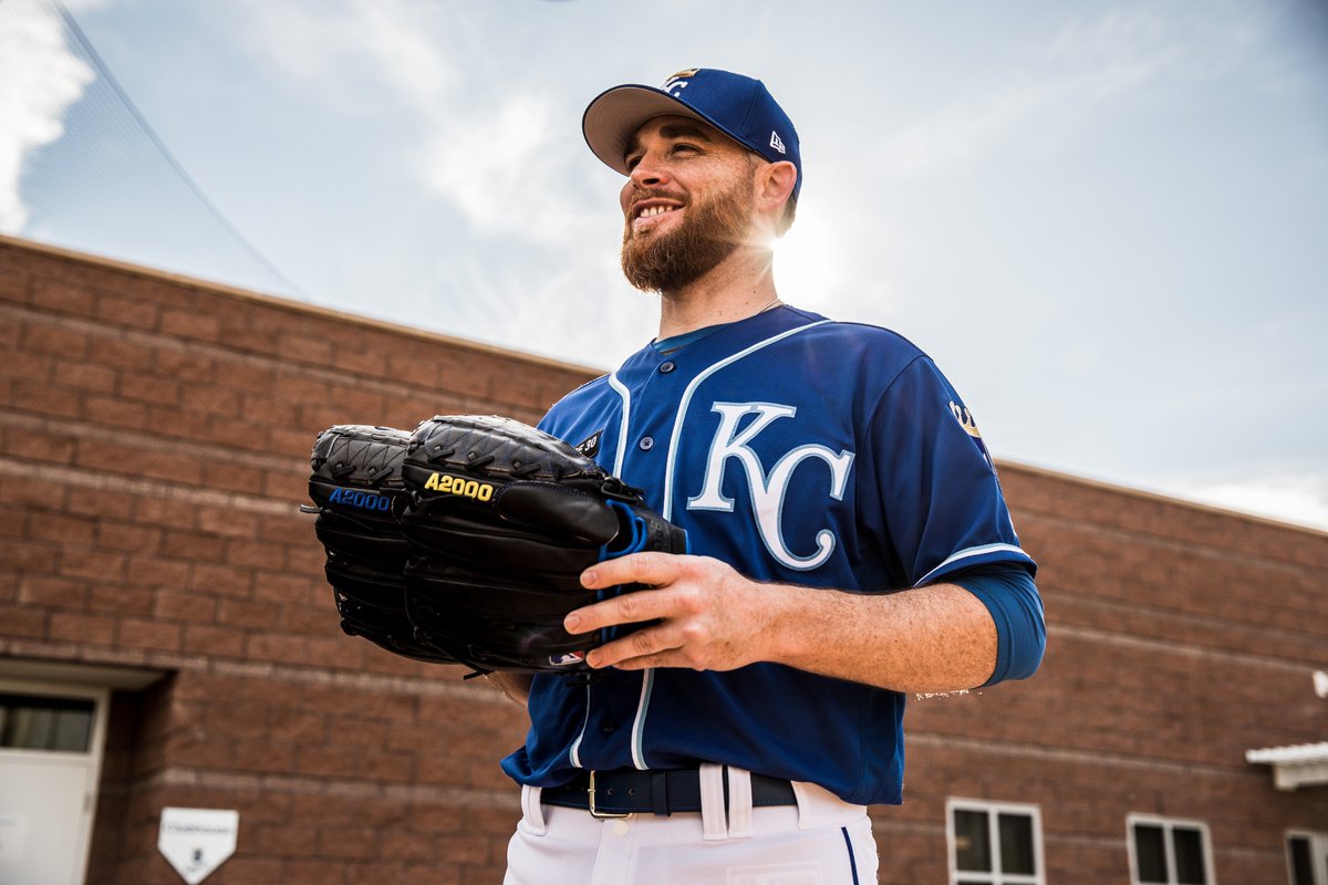 wilsonballglove's tweet photo. The sun shines just a little bit brighter on #GloveDay. Check out our video from @Royals camp: https://t.co/yW18H8LwNU #TeamWilson https://t.co/aeafBHRTUr