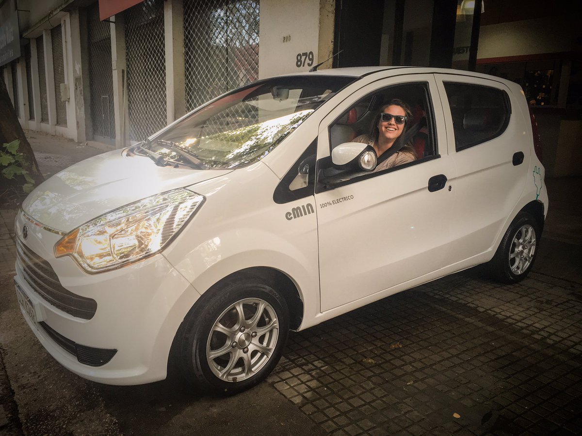 Cada vez son más los eMIN en las calles de Montevideo! Pasate a un auto eléctrico. Una forma de moverte cuidando el planeta sin emitir CO2