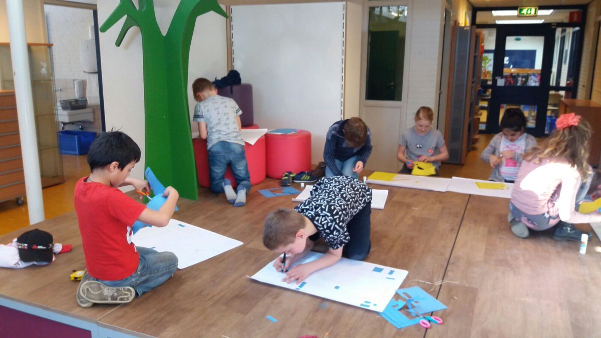 Bouwhof's tweet photo. De kinderen uit de bovenbouw ontwerpen een vakantiepark en vakantiehuisjes. #GroteRekendag https://t.co/QXZFfQc6Ov