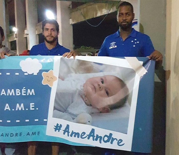 Cruzeiro's tweet photo. Atletas celestes abraçam campanha em prol de criança joinvilense.
https://t.co/nP3FHSzIER
#AMEAndre 💙 https://t.co/wGNupKIxmt